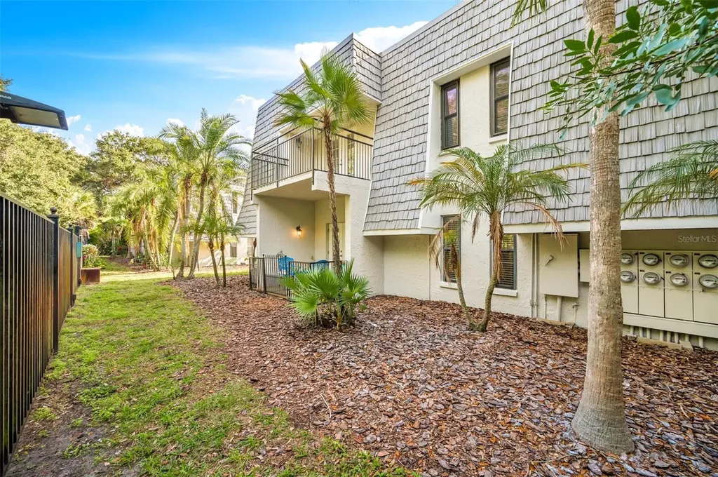 708 Lyndhurst Dunedin FL 34698