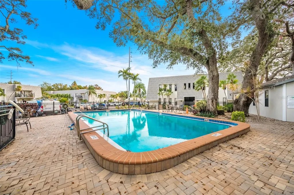 708 Lyndhurst Dunedin FL 34698