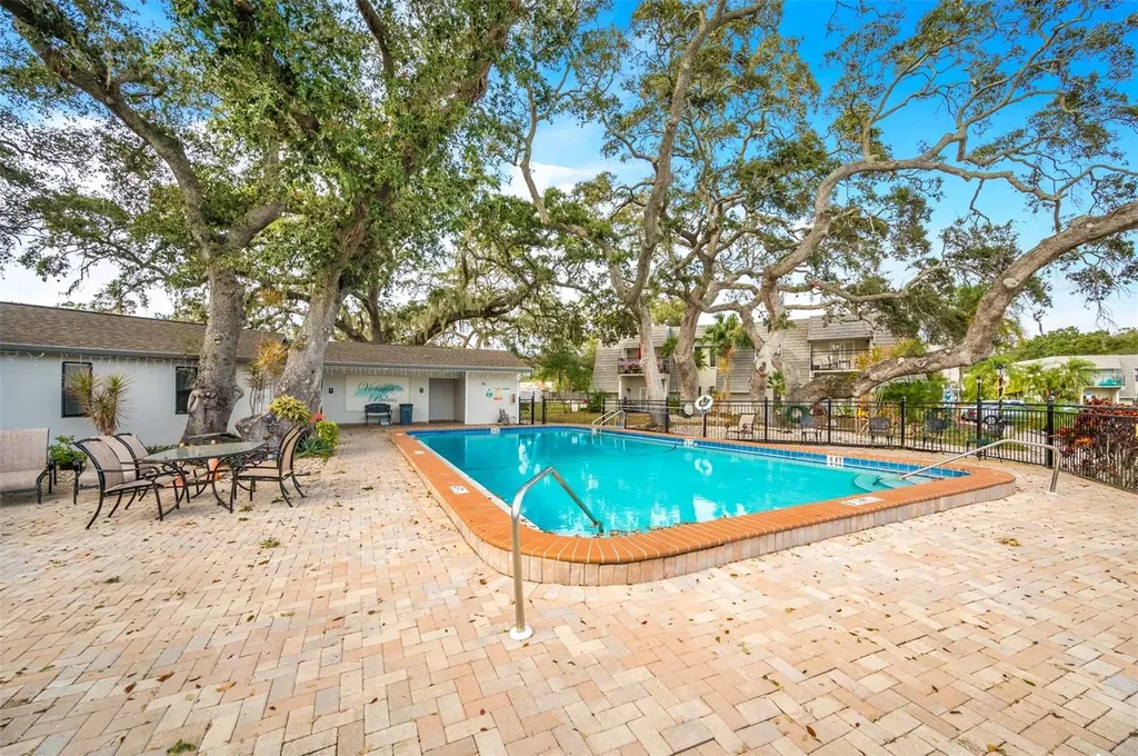 708 Lyndhurst Dunedin FL 34698