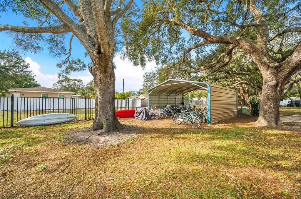 708 Lyndhurst Dunedin FL 34698