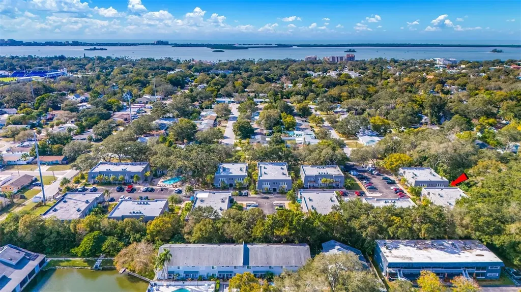 708 Lyndhurst Dunedin FL 34698