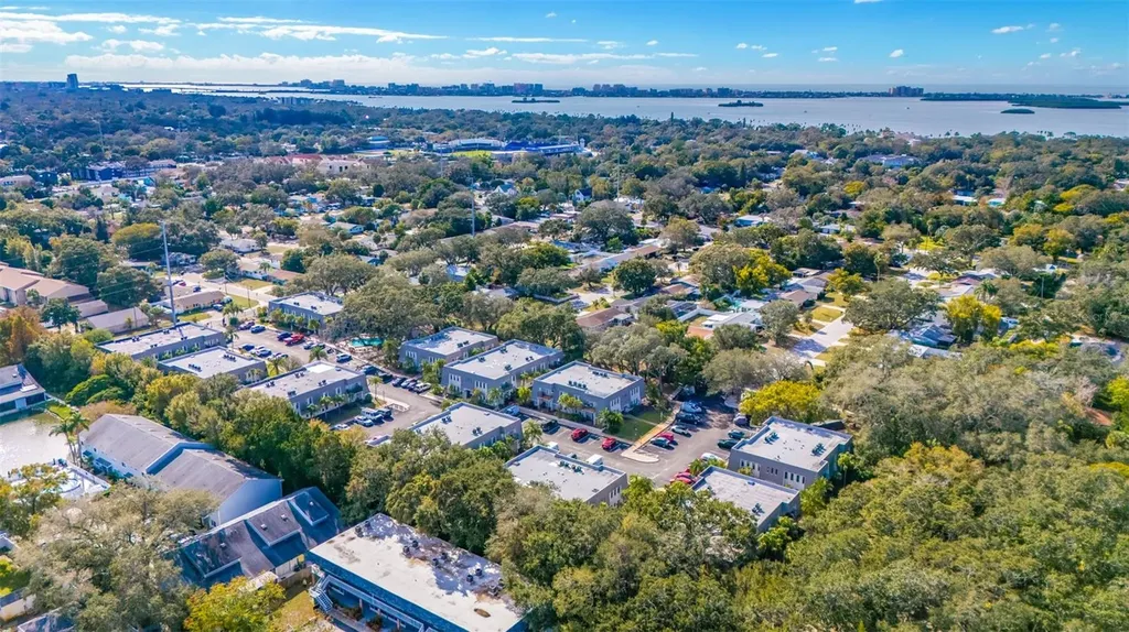 708 Lyndhurst Dunedin FL 34698