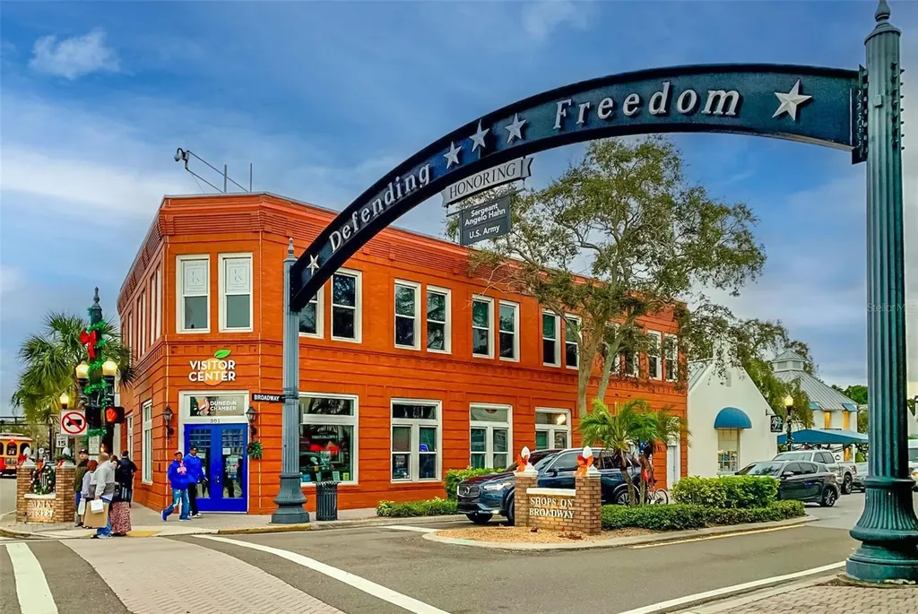 708 Lyndhurst Dunedin FL 34698