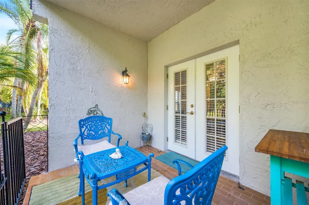 708 Lyndhurst Dunedin FL 34698