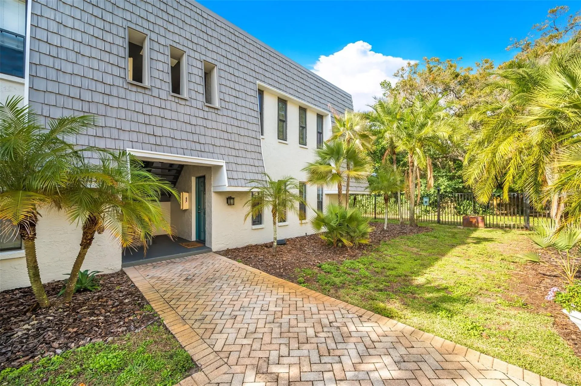 708 Lyndhurst Dunedin FL 34698