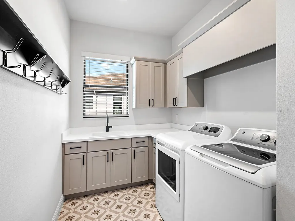 724 Crosswind Avenue Sarasota FL 34240