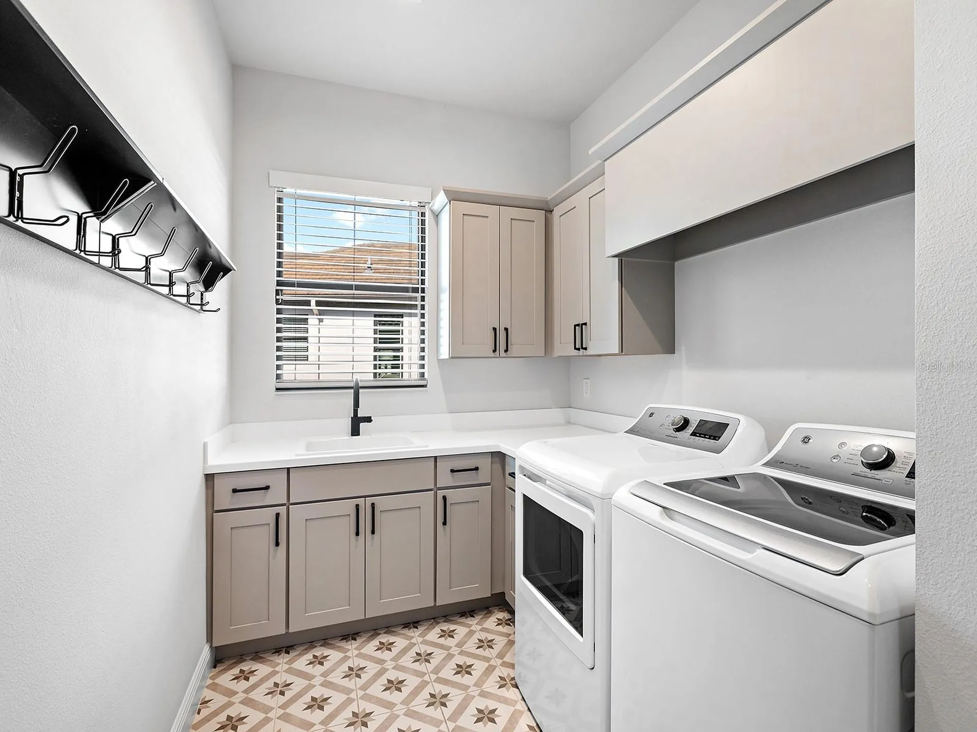 724 Crosswind Avenue Sarasota FL 34240