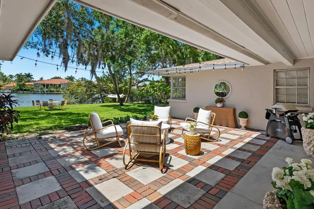 1542 Gulfview Drive Sarasota FL 34236