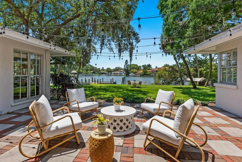 1542 Gulfview Drive Sarasota FL 34236