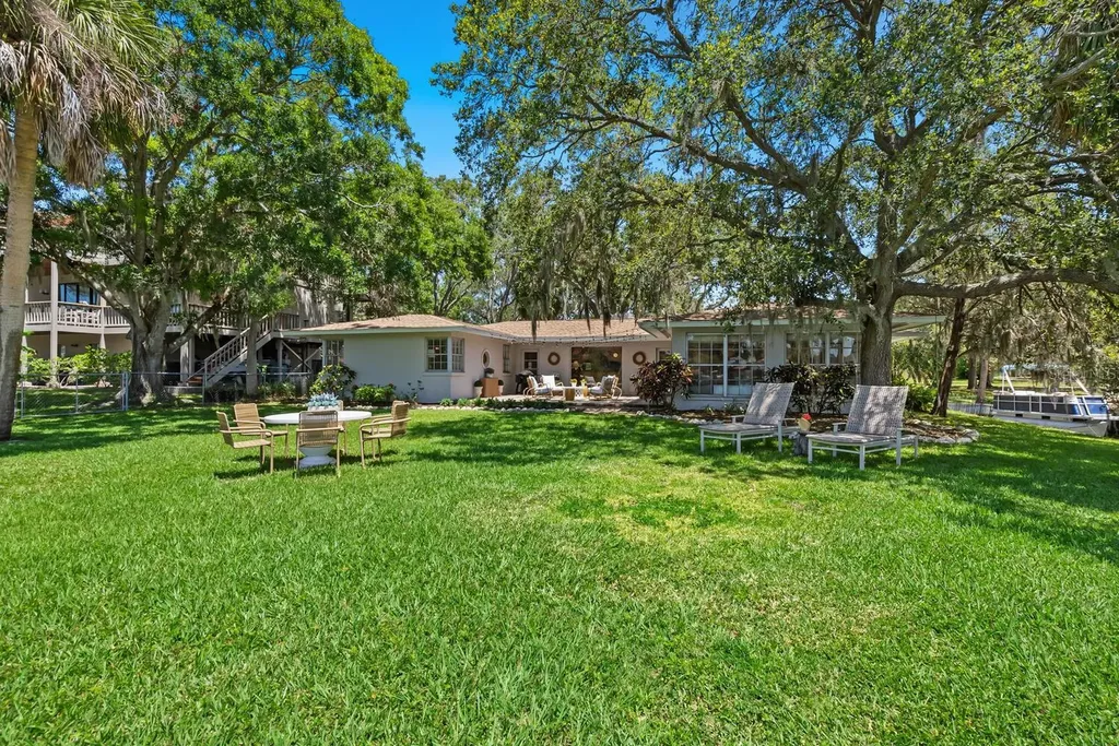 1542 Gulfview Drive Sarasota FL 34236