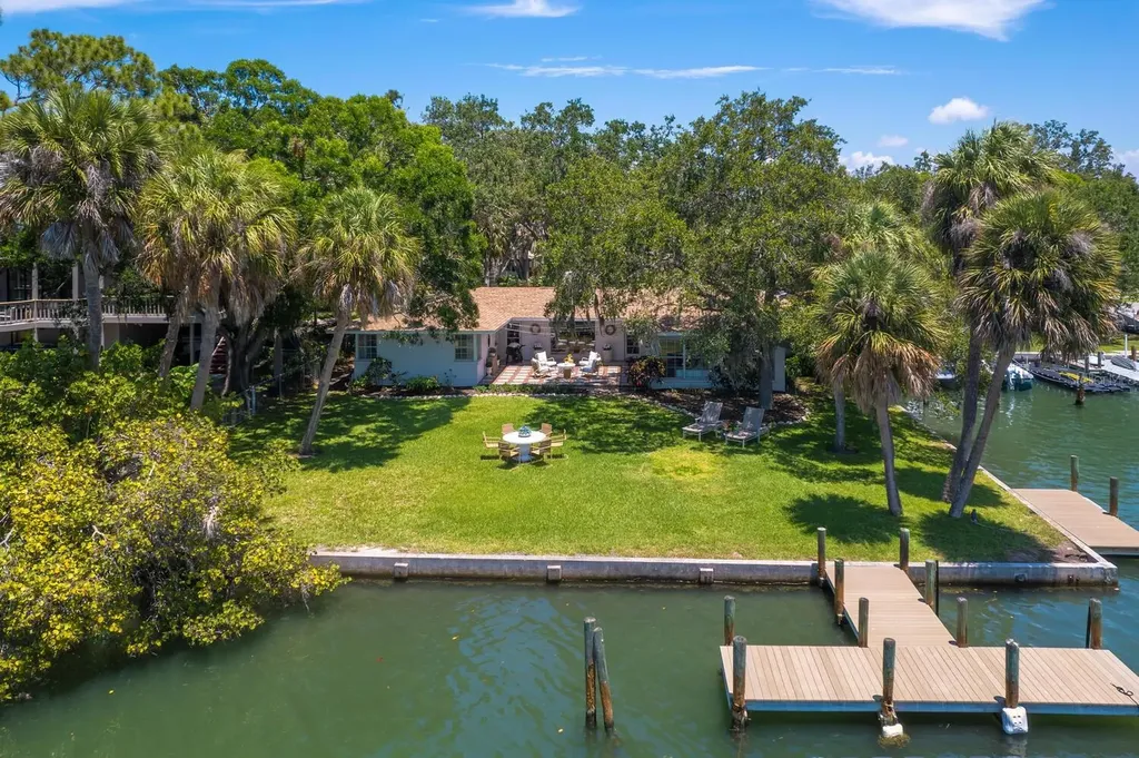 1542 Gulfview Drive Sarasota FL 34236