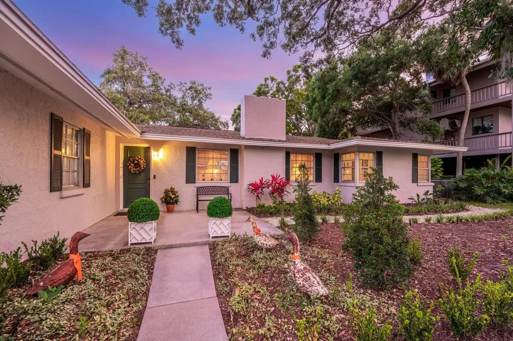 1542 Gulfview Drive Sarasota FL 34236