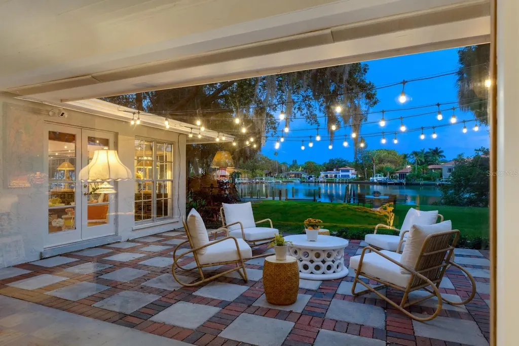 1542 Gulfview Drive Sarasota FL 34236