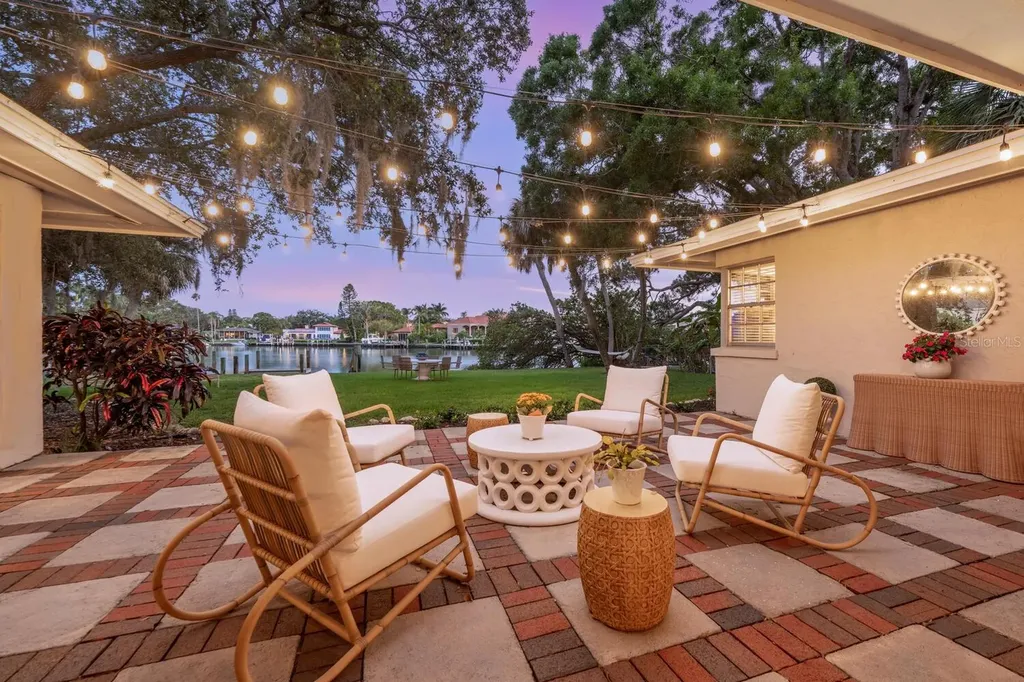 1542 Gulfview Drive Sarasota FL 34236