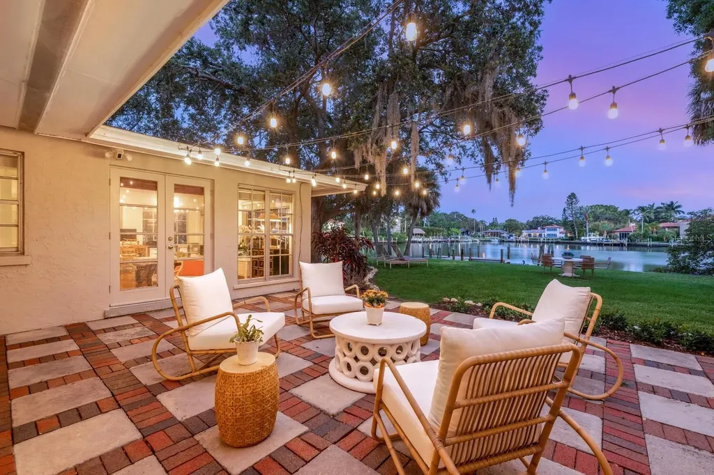 1542 Gulfview Drive Sarasota FL 34236