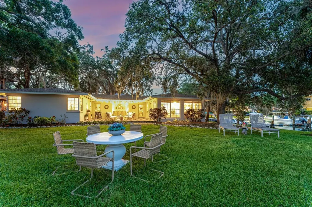 1542 Gulfview Drive Sarasota FL 34236