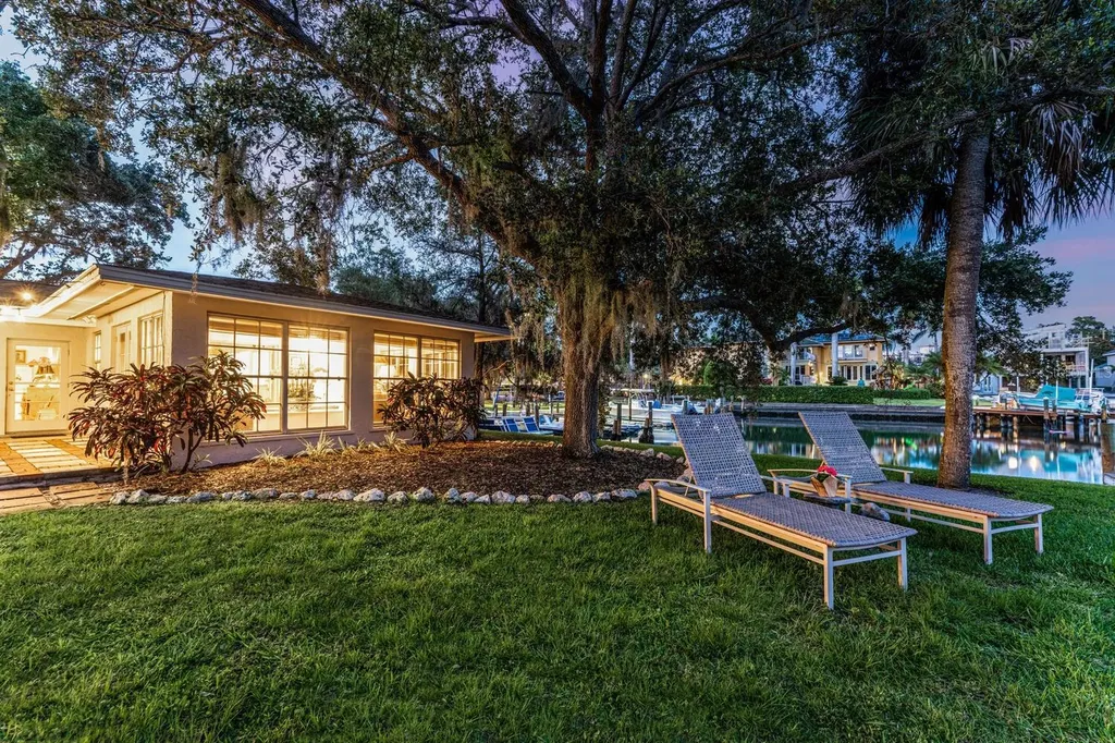 1542 Gulfview Drive Sarasota FL 34236