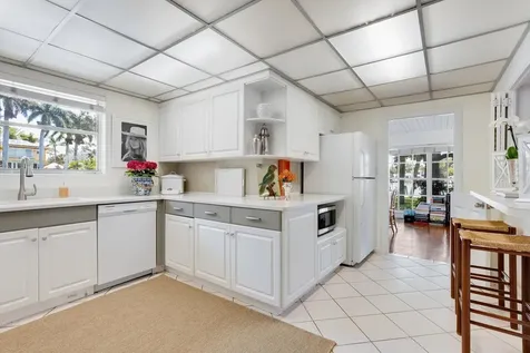 1542 Gulfview Drive Sarasota FL 34236