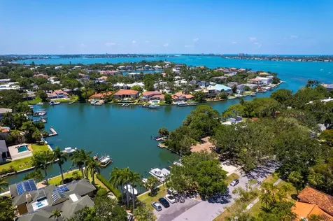 1542 Gulfview Drive Sarasota FL 34236