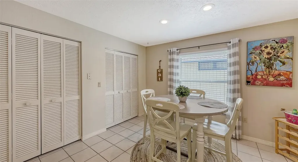 126/128 Avenida Veneccia Sarasota FL 34242