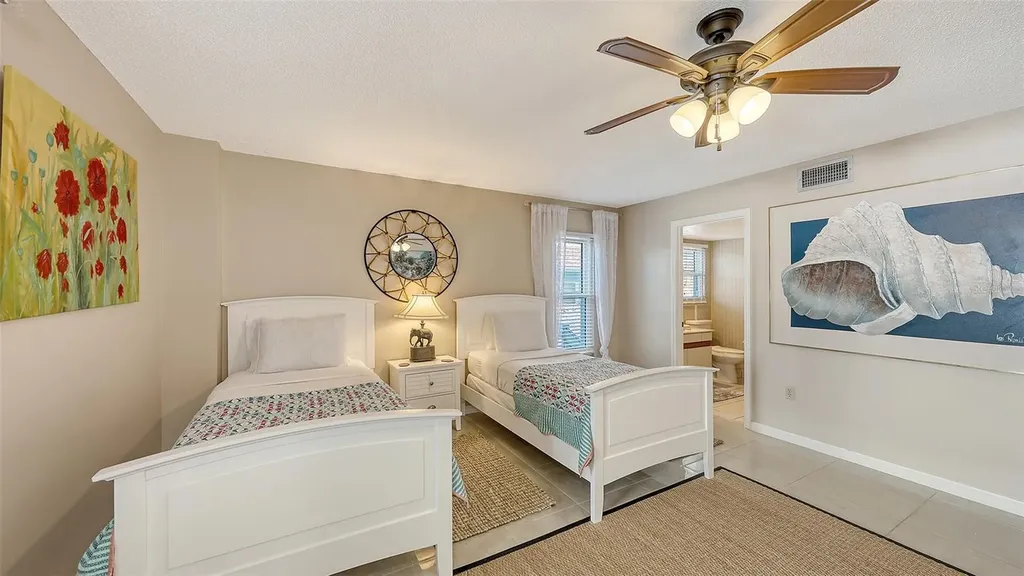 126/128 Avenida Veneccia Sarasota FL 34242