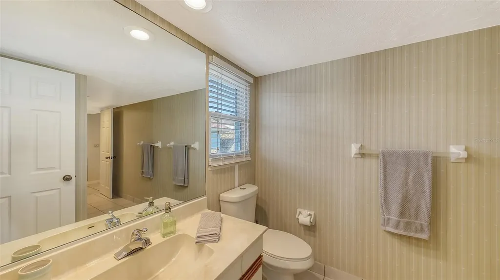 126/128 Avenida Veneccia Sarasota FL 34242