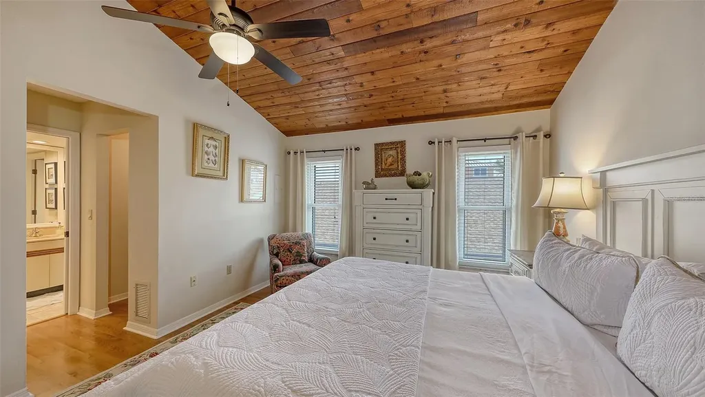 126/128 Avenida Veneccia Sarasota FL 34242