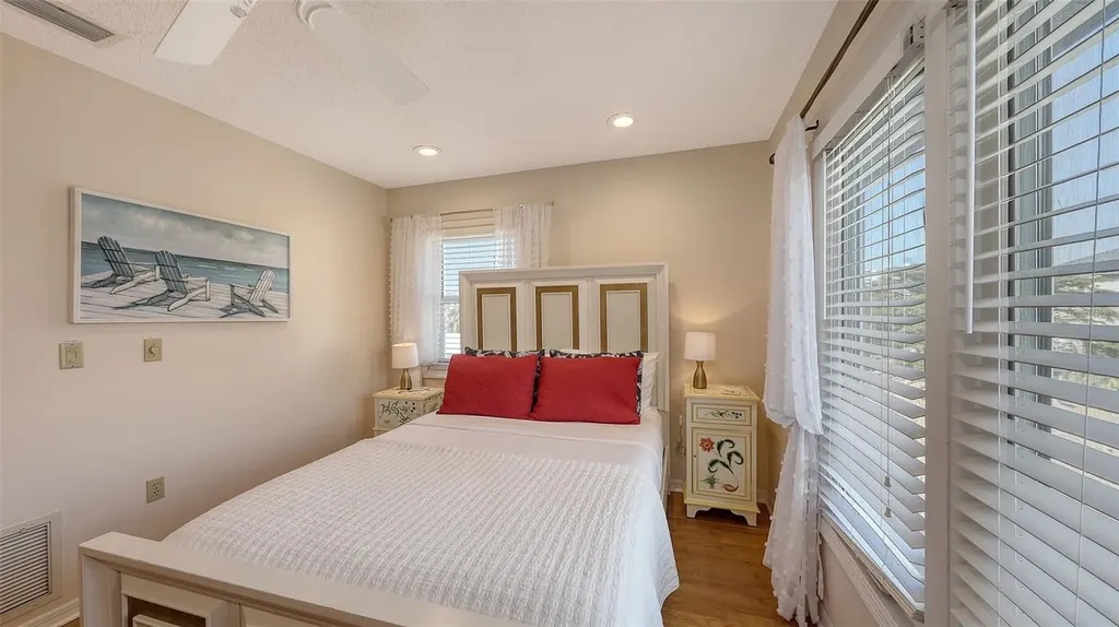 126/128 Avenida Veneccia Sarasota FL 34242