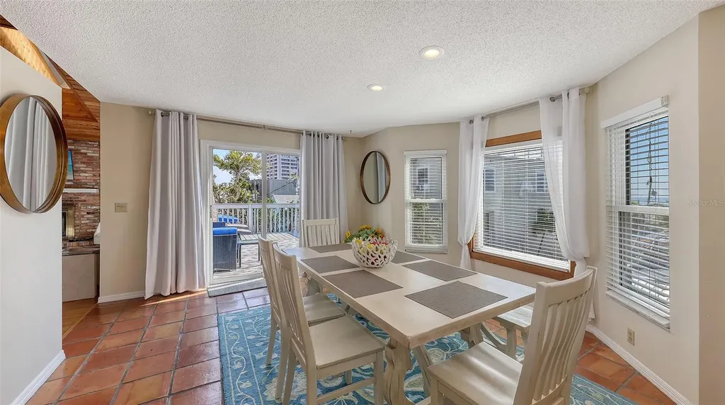 126/128 Avenida Veneccia Sarasota FL 34242
