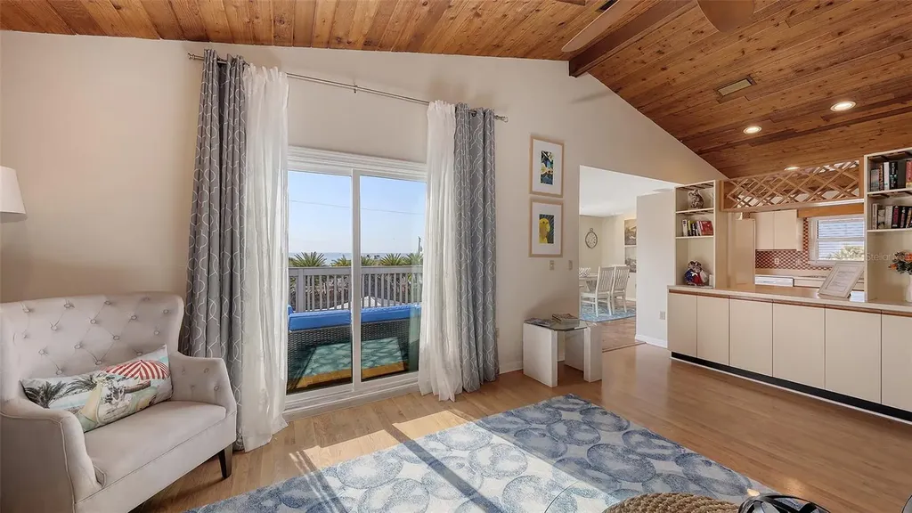 126/128 Avenida Veneccia Sarasota FL 34242