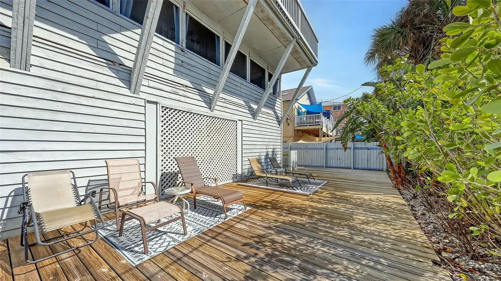 126/128 Avenida Veneccia Sarasota FL 34242