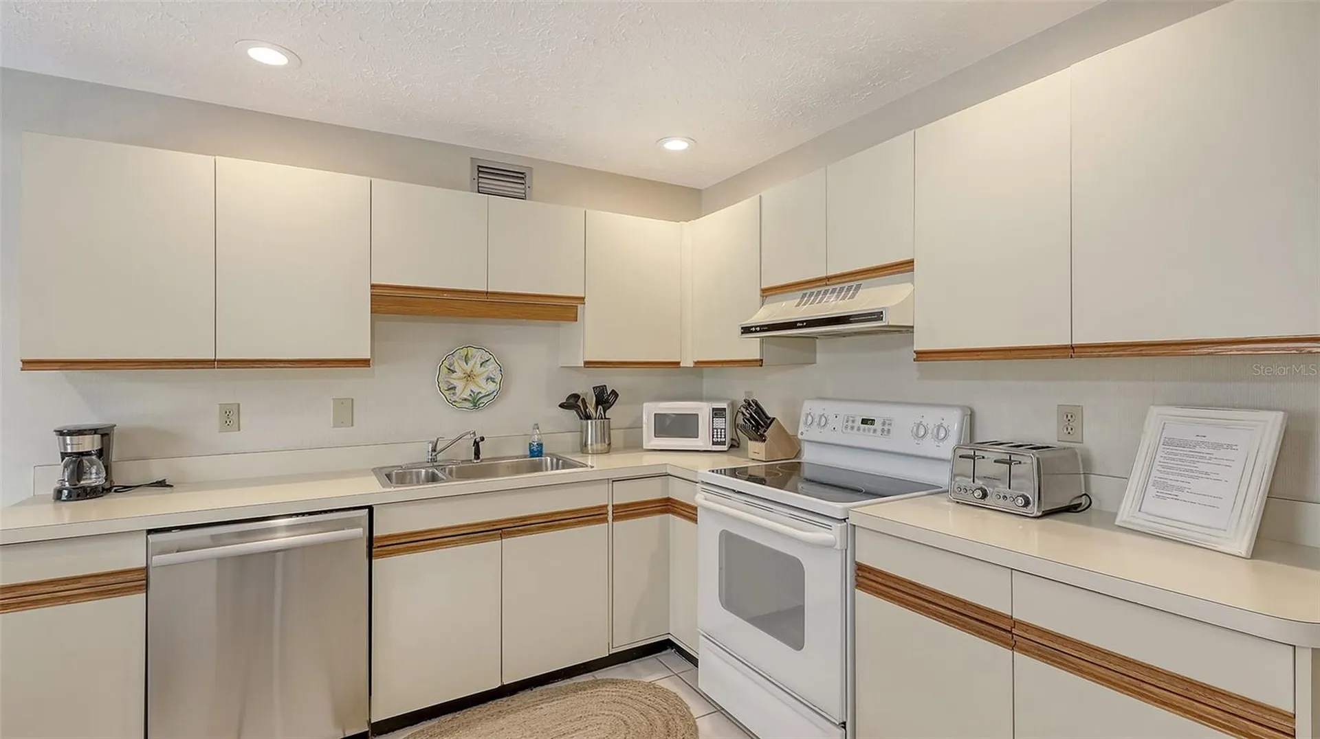 126/128 Avenida Veneccia Sarasota FL 34242