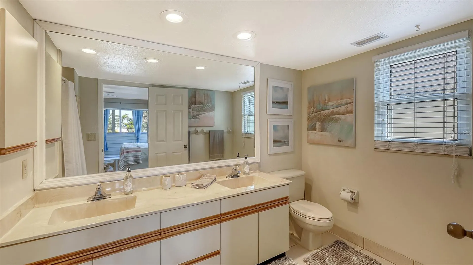 126/128 Avenida Veneccia Sarasota FL 34242