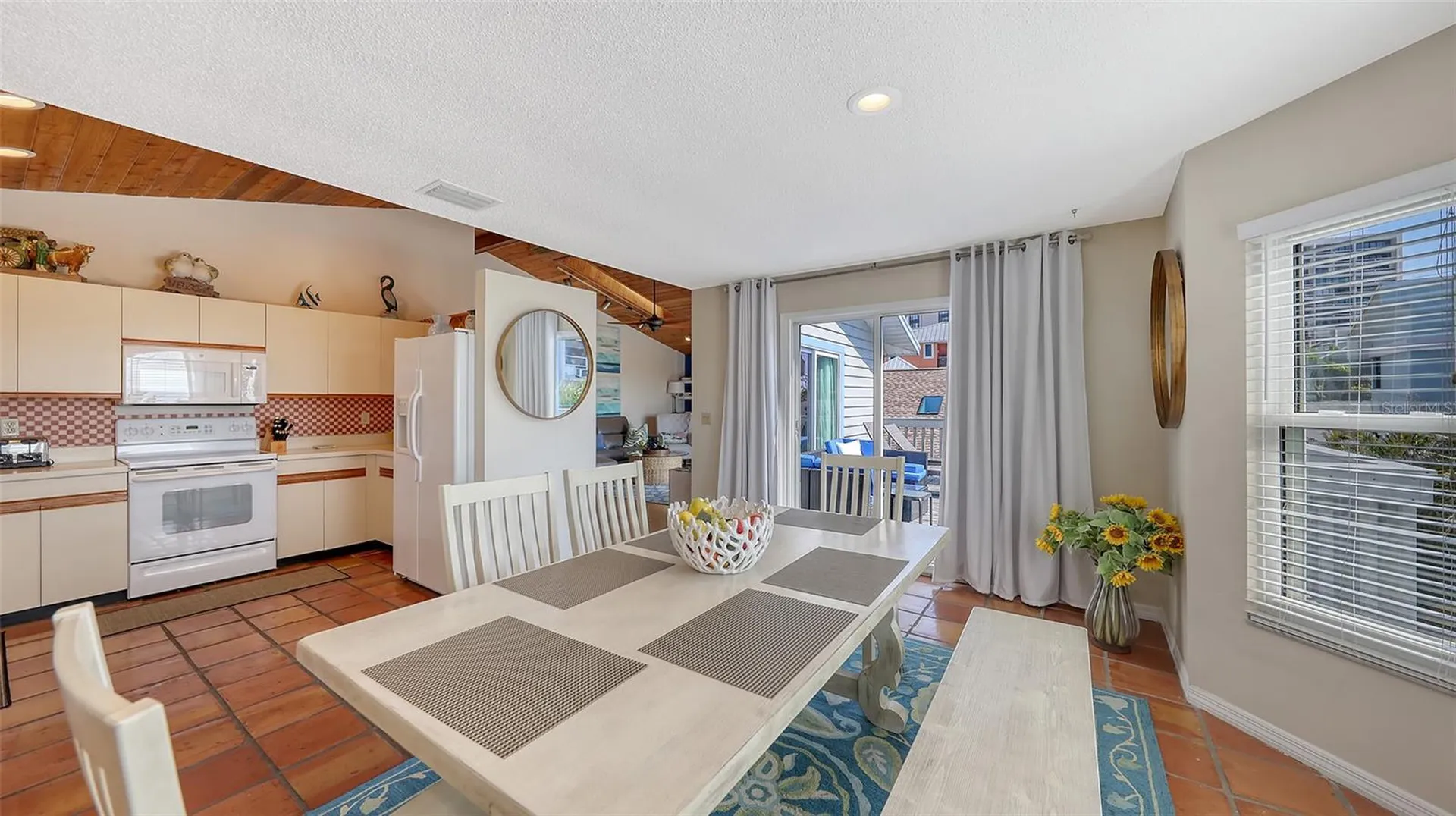 126/128 Avenida Veneccia Sarasota FL 34242