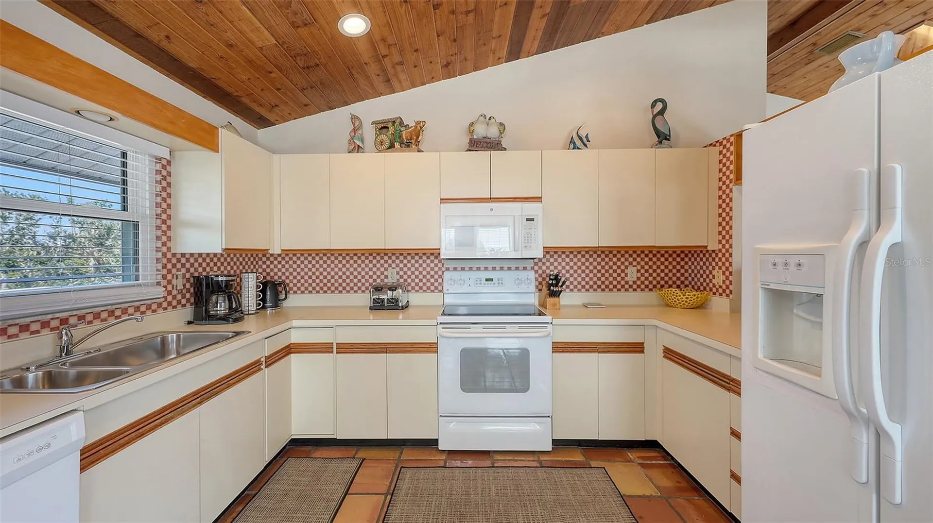 126/128 Avenida Veneccia Sarasota FL 34242