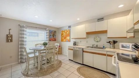 126/128 Avenida Veneccia Sarasota FL 34242