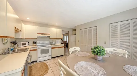 126/128 Avenida Veneccia Sarasota FL 34242