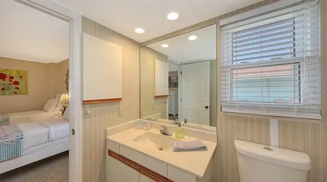 126/128 Avenida Veneccia Sarasota FL 34242