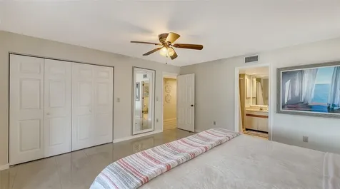 126/128 Avenida Veneccia Sarasota FL 34242