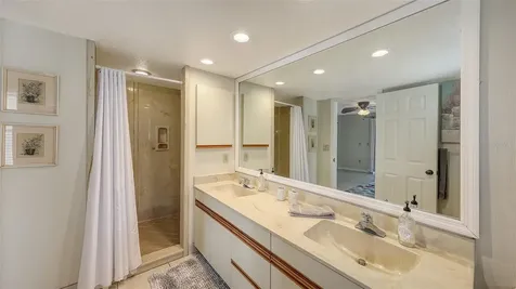 126/128 Avenida Veneccia Sarasota FL 34242