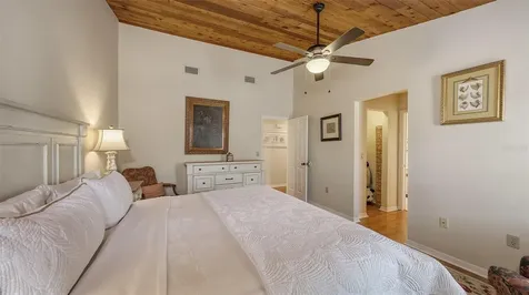 126/128 Avenida Veneccia Sarasota FL 34242