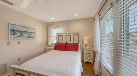 126/128 Avenida Veneccia Sarasota FL 34242
