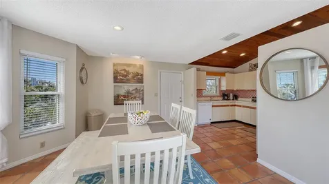 126/128 Avenida Veneccia Sarasota FL 34242