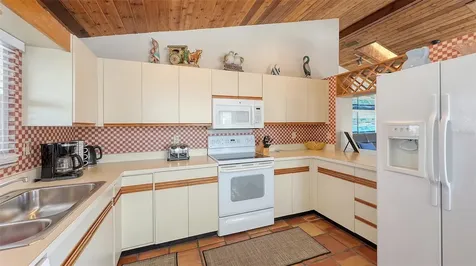 126/128 Avenida Veneccia Sarasota FL 34242