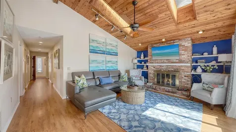 126/128 Avenida Veneccia Sarasota FL 34242
