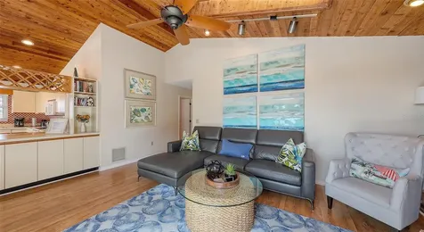 126/128 Avenida Veneccia Sarasota FL 34242