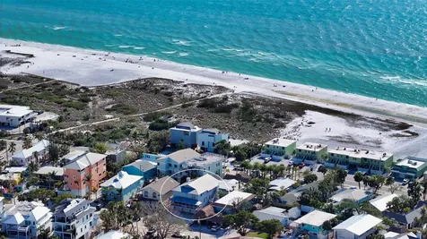 126/128 Avenida Veneccia Sarasota FL 34242