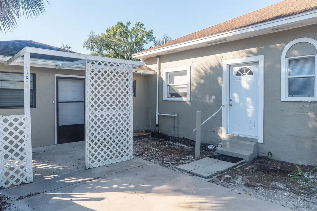 111 Avenida De La Isla Nokomis FL 34275