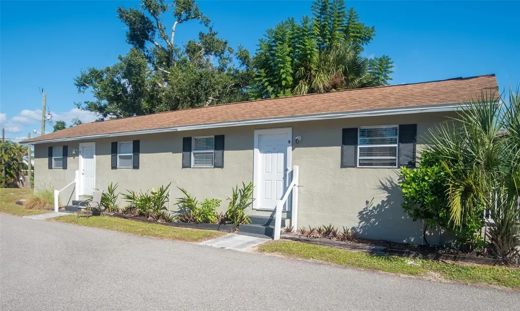 111 Avenida De La Isla Nokomis FL 34275