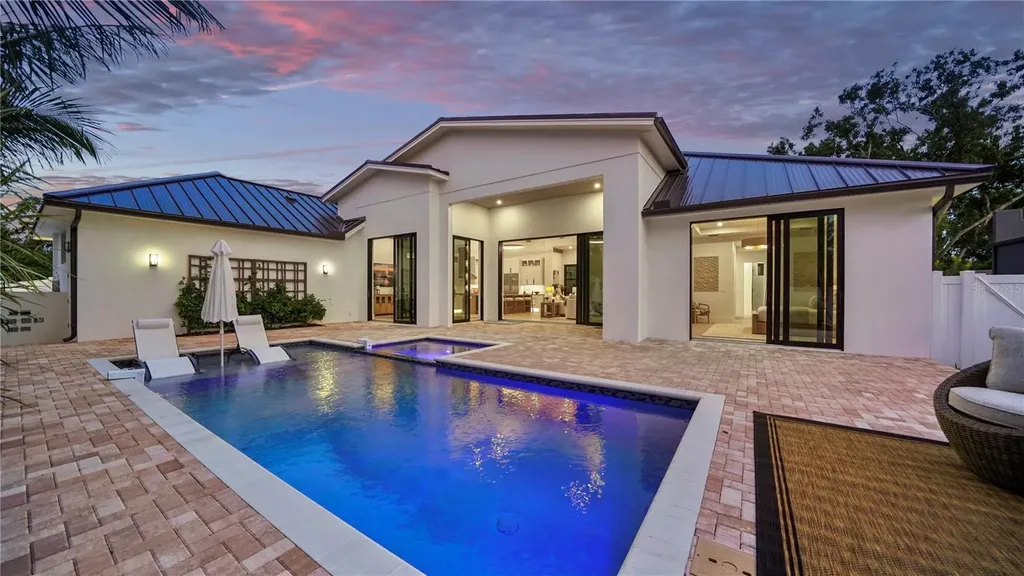 1915 Tulip Drive Sarasota FL 34239